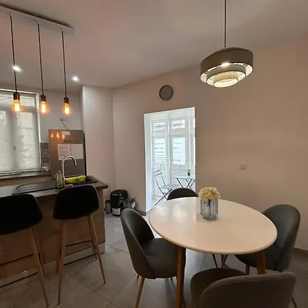 No.1 Apartment *